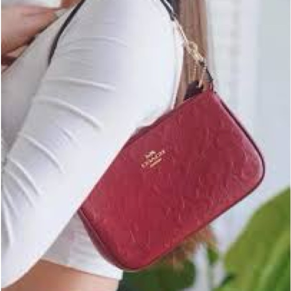 Nolita 19 Coach red bag, leather is in signature and embossed - Picture 4 of 4